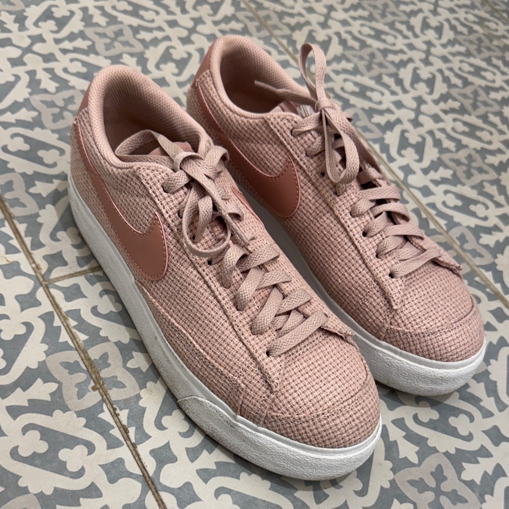 Women's Pink Nike’s